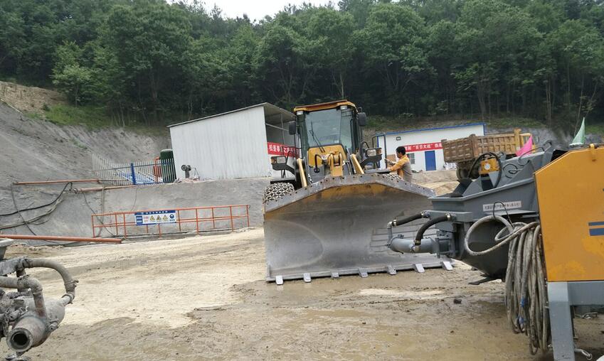 液壓濕噴機生產現場